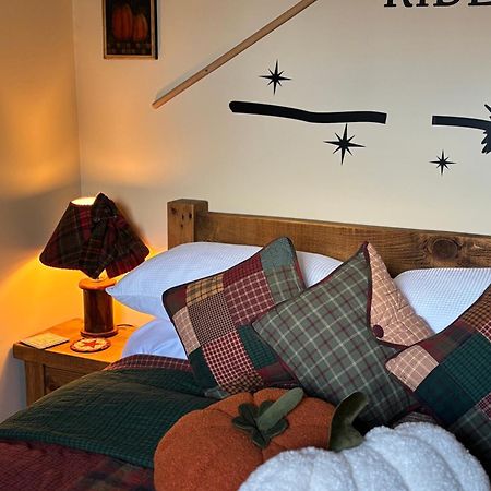Bumbleberry Cottage Gresford Екстер'єр фото